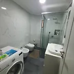 Chic Escape Near Blloku Appartement *