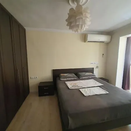 Chic Escape Near Blloku Apartment *