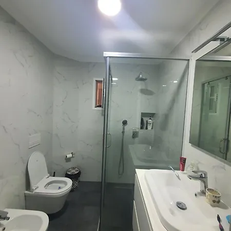 Chic Escape Near Blloku דירה טיראנה